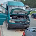 Zderzenie busa i dwóch aut osobowych (1)