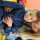 Kuba czyta swoim koleżakom i kolegom (5)