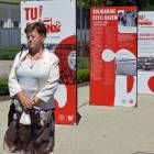 Szefowie Solidarności wojewódzkiej, Waldemar Bartosz i koneckiej, Helena Obara na tle...