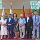 Poczty sztandarowe, goście i uczestnicy święta pszczelarzy 
