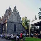 Między kolegiatą a sceną zasiedli widzowie 