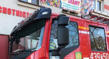 Przetrwamy, Wygramy! Baner na strażackiej remizie