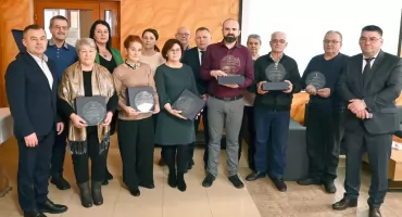 GMINA RADOSZYCE. Pożegnanie, podziękowania i pamiątkowe grawertony dla kończących kadencję sołtysów