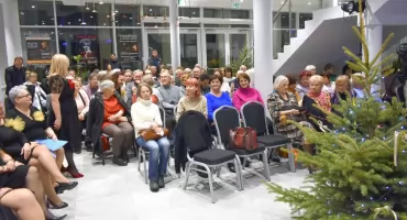 Noworoczne kolędowanie w Koneckim Centrum Kultury. Wspólnie śpiewali kolędy i pastorałki [GALERIA ZDJĘĆ]
