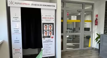 Mieszkańcy Stąporkowa zyskali nowe udogodnienie. Fotobudka w Urzędzie Miejskim