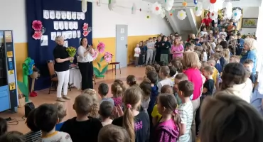 Poetyckie powitanie wiosny w Gowarczowie. Spotkanie z Janiną Malicką [ZDJĘCIA]