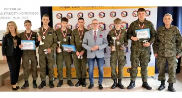KOŃSKIE. Pojedynek na karabinki i pistolety. Międzypowiatowe Zawody Strzeleckie im. rtm. Witolda Pileckiego o Puchar Starosty Koneckiego rozstrzygnięte