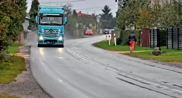 POMORZANY. Może w przyszłym roku wieś będzie miała chodniki przy drodze wojewódzkiej [ZDJĘCIA]