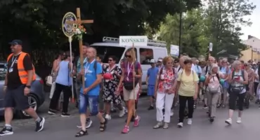 Z intencjami i prośbami pielgrzymują z Końskich na Jasną Górę do Czarnej Madonny 