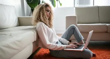 Jak tabela rozmiarów łączy się z mierzeniem talii podczas zakupów online?