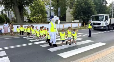 POWIAT KONECKI. Policjanci dbali, by wakacje były bezpieczne. Akcje profilaktyczne z najmłodszymi [ZDJĘCIA]