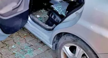 RADOSZYCE. Dzieciaka zamkniętego w aucie ratowali strażacy. Pełny profesjonalizm!