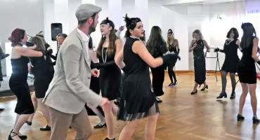 KOŃSKIE. Pod kryptonimem TON, spotkanie pokoleniowe nauczycieli. W finale wystąpił Teatr Lustro [ZDJĘCIA]