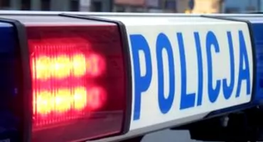 KOŃSKIE. Dwa wypadki. Samochody potrąciły pieszą i rowerzystę. Poszkodowani w szpitalu