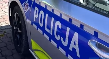 ODROWĄŻ. Volkswagen grzmotnął w przepust aż stanął dęba. Kierowca trzeźwy nie był...