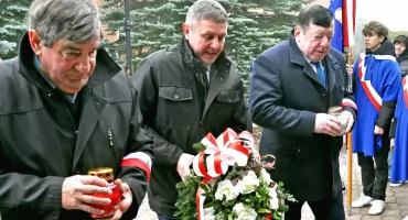 ROGÓW. Padli za wolność. Śmierć zabrała młode życie. Społeczeństwo pamięta o bohaterskich czynach żołnierzy Armii Krajowej