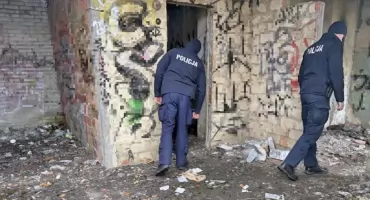 KOŃSKIE. Ludziom w bezdomności też należy pomóc. Nie bądź obojętny - jeden telefon może uratować komuś życie!