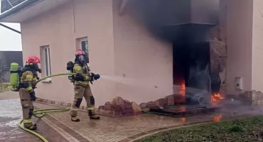 Pożar w Starym Sokołowie. Blisko tragedii! Jedna osoba trafiła na Szpitalny Oddział Ratunkowy