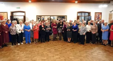 GMINA GOWARCZÓW. Seniorzy świętowali w Dworku Korytków. Coś dla ducha, coś dla ciała