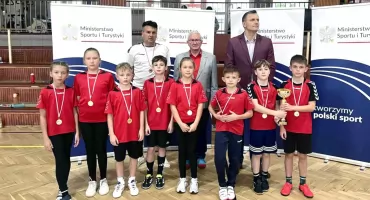 Amatorska Liga Szkół Podstawowych w piłce ręcznej. Drużyna SP Królewiec awansowała do półfinału