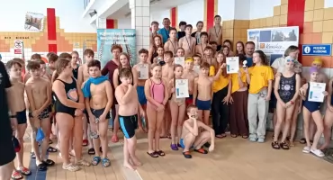 Międzyszkolne Sztafetowe Zawody Pływackie o Puchar Burmistrza Miasta i Gminy Końskie rozstrzygnięte