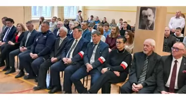 Święto patrona Zespołu Szkół Ponadpodstawowych nr 2 w Końskich generała Antoniego Piwowarczyka. Wolność rodzi się z odwagi