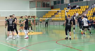 Siatkarze Fair Play Końskie nie chcieli być gorsi od klubowych koleżanek. Po horrorze zwyciężyli w Nowej Słupi!