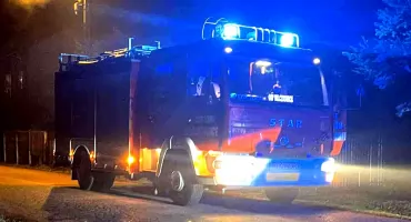 Pożar w Wilczkowicach. W kominie domu płonęły sadze. Strażacy rozpoznali sytuację i...