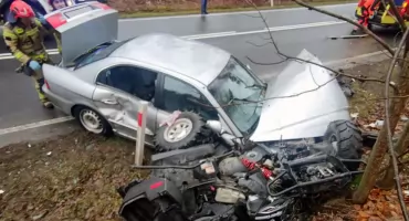 GMINA KOŃSKIE. Wypadek na prostej drodze w okolicach Nowego Kazanowa. Osobówka zderzyła się z quadem [ZDJĘCIA]