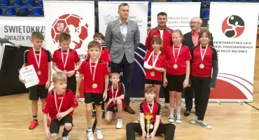 Amatorska Liga Szkół Podstawowych w piłce ręcznej. Świetny występ SP Królewiec w finale wojewódzkim