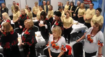 Dzielili sie opłatkiem, śpiewali kolędy, oglądali występy... Największa wieczerza wigilijna w koneckiej gminie [ZDJĘCIA]