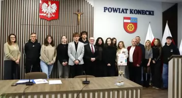 POWIAT KONECKI. Młodzi radni przy stole. Działają, planują, zmieniają