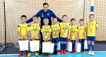 Świetny występ drużyny rocznika 2019 Akademii Neptun Końskie na Turnieju Mikołajkowym Orlęta Cup