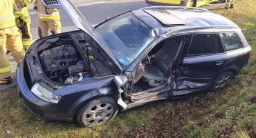 Wypadek w Smykowie. MAN najechał na audi. Kierowca trafił na Szpitalny Oddział Ratunkowy