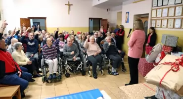 Święty Mikołaj dla Seniora w Domu Pomocy Społecznej Cichy Zakątek w Końskich