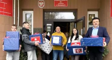 KOŃSKIE, RADOSZYCE. Szlachetna Paczka, jasełka i świąteczne życzenia [ZDJĘCIA]