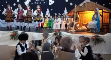 Jasełka bożonarodzeniowe w szkołach w Gowarczowie. Przepiękne inscenizacje! [GALERIA ZDJĘĆ]