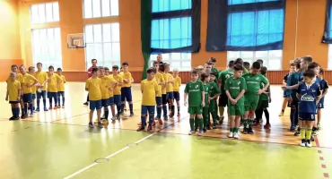 Turniej Mikołajkowy halowej piłki nożnej o Puchar Burmistrza Miasta i Gminy Radoszyce. Kto zwyciężył?