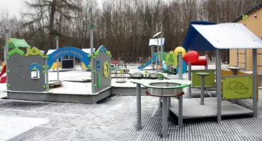 GMINA SMYKÓW. Nowy plac zabaw przy Klubie Dziecięcym Smyki w Królewcu oficjalnie otwarty