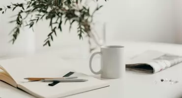 Dlaczego warto inwestować w kubki termiczne z logo?