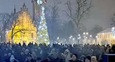 KOŃSKIE. Głośno, kolorowo, wesoło i serdecznie żegnano stary i witano Nowy Rok 2026