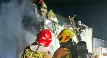 GMINA KOŃSKIE. Kolejny pożar garażu. Spalił się wraz z samochodem, jaki był wewnątrz