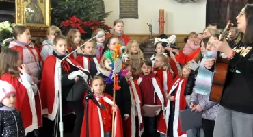 KOŃSKIE. I radości było wiele. W kolegiacie św. Mikołaja kolędy zaśpiewała schola Mikołajki