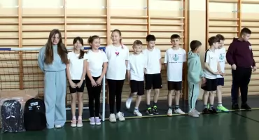 GMINA SMYKÓW. Nagrody dla uczniów Szkoły Podstawowej w Królewcu za sukcesy sportowe