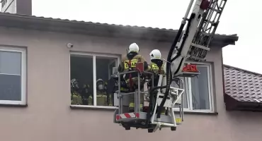 SMYKÓW. Pożar w gminie. W płonącym obiekcie zostali dwaj pracownicy... Spokojnie - to tylko ćwiczenia