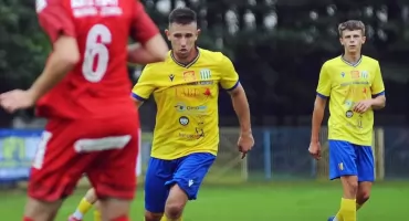 KEEZA 4 Liga świętokrzyska. Piłkarze nożni MKS Neptun Końskie remisują na inaugurację rundy rewanżowej