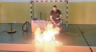 Zaelektryzowani, czyli wielkie idee rodzą się tam, gdzie spotyka się pasja i ciekawość