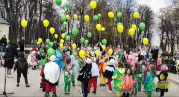 KOŃSKIE. Wiosna, cieplejszy wieje wiatr. Do koneckich przedszkolaków przyszła kilka dni wcześniej!