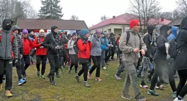 KOŃSKIE. 3. Marsz po Puchar. Każdy uczestnik otrzymał puchar zwycięzcy