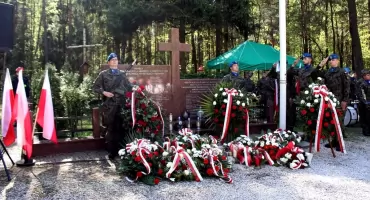 Oddajmy hołd poległym i zachowajmy pamięć o zamordowanych przez Niemców w Adamowie i Królewcu!
